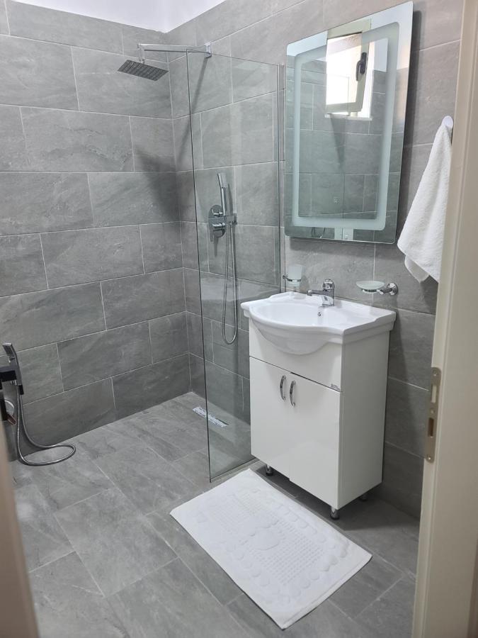 Home Inn Apartaments Tirana Esterno foto