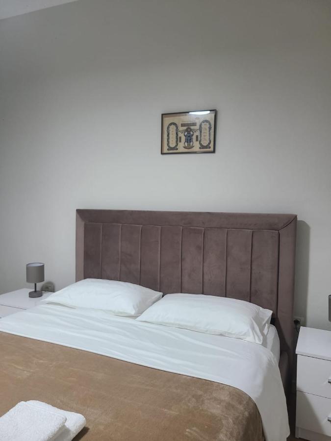 Home Inn Apartaments Tirana Esterno foto